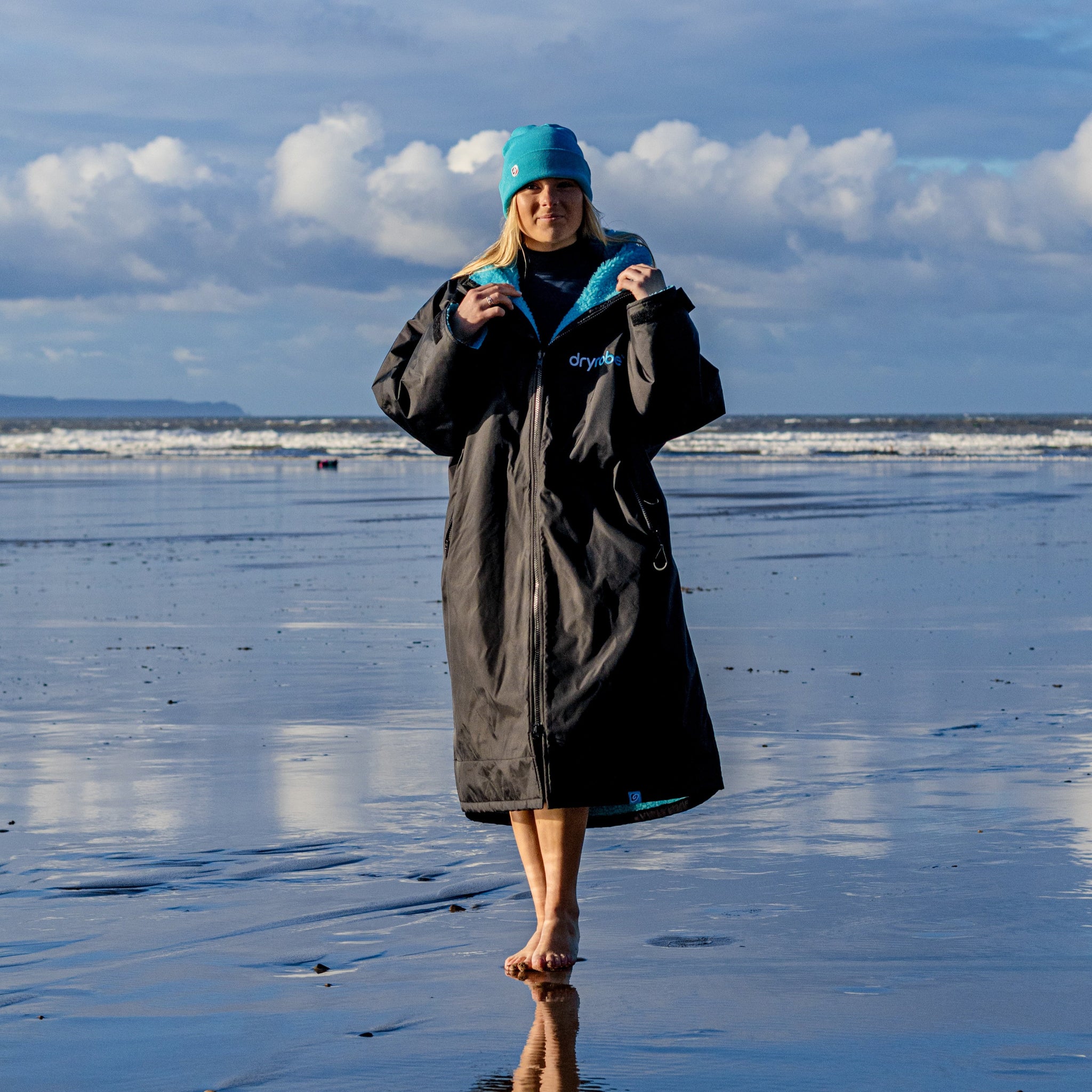 Dryrobe women's black and blue fleece jacket