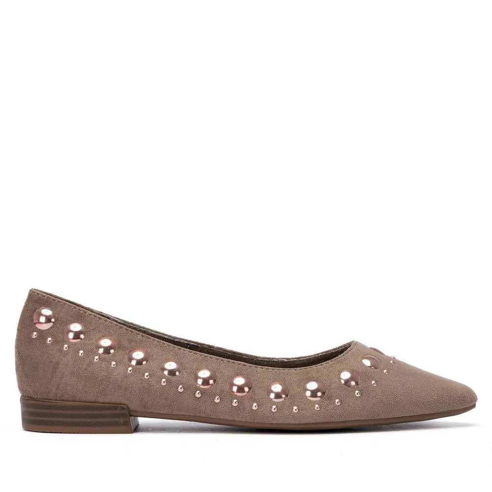 XTI women's taupe ballet pumps